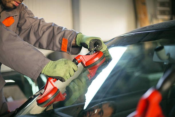 How to Choose the Right Auto Glass Repair Company